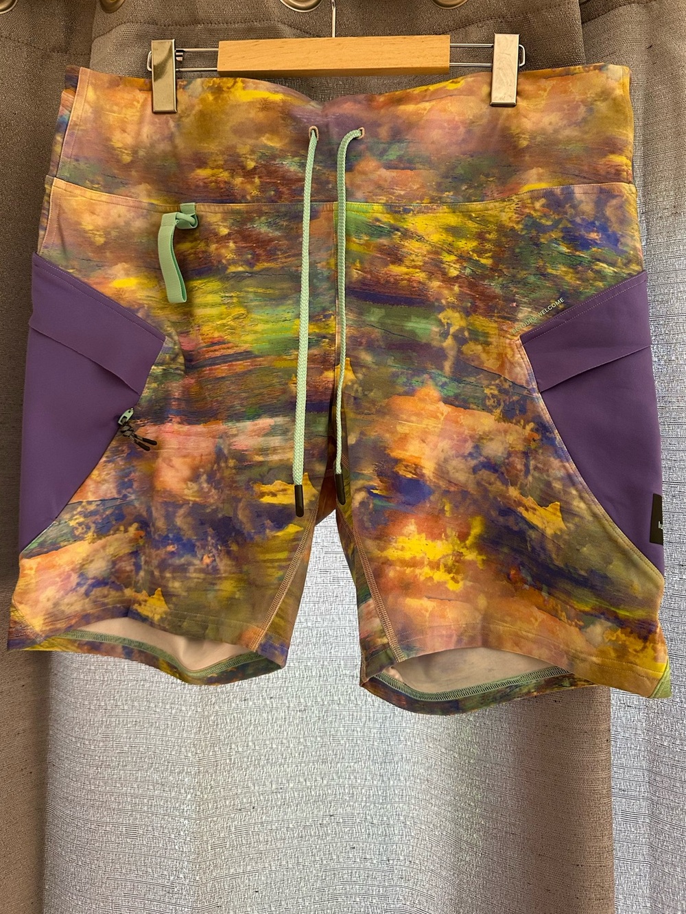 NWOT Lululemon cargo super high rise hiking shorts (8 inch)